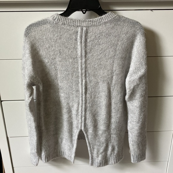 💕 ABERCROMBIE & FITCH SIZE XS GRAY SPLIT BACK SWEATER - Picture 4 of 12